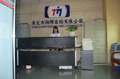 服裝吊牌供應(yīng)商為你講解服裝吊牌制作、印刷流程。